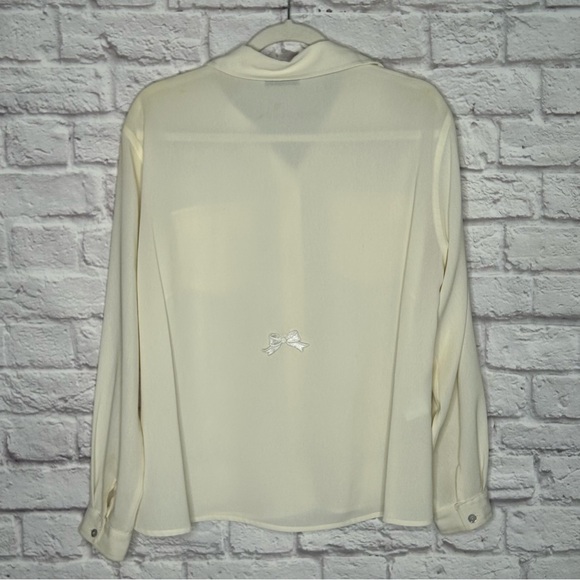 Amaranto Ivory Button Down Long Sleeve Women’s Blouse - Picture 4 of 15